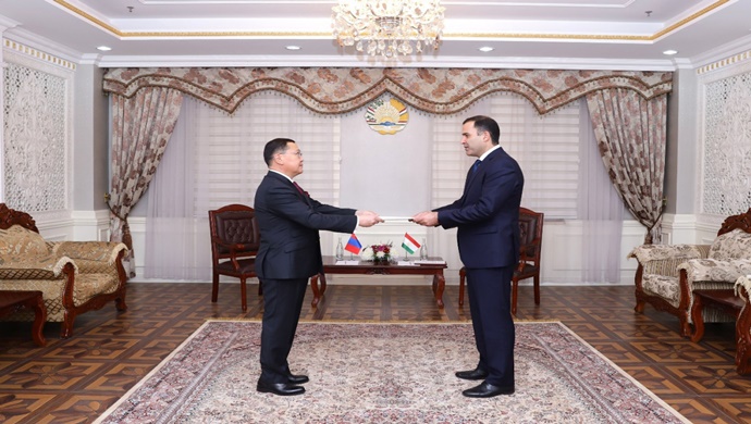 Presentation of copies of Credentials of new Ambassadors