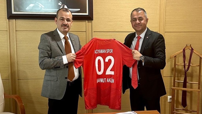 Acıyaman FK Başkanı Ayaz Ysk Üyesi Hakim Mahmut Akgün’e nezaket ziyareti