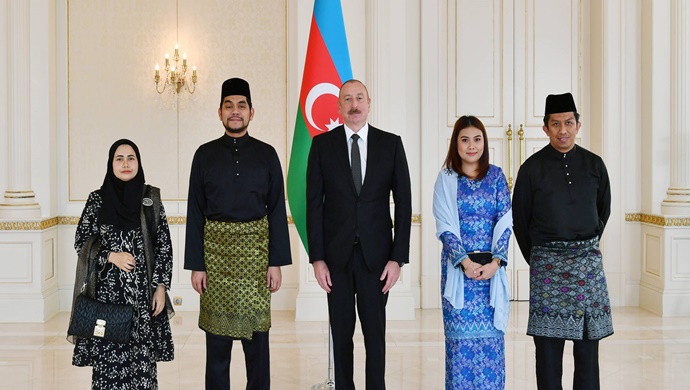 İlham Əliyev Malayziyanın Azərbaycanda yeni təyin olunmuş səfirinin etimadnaməsini qəbul edib