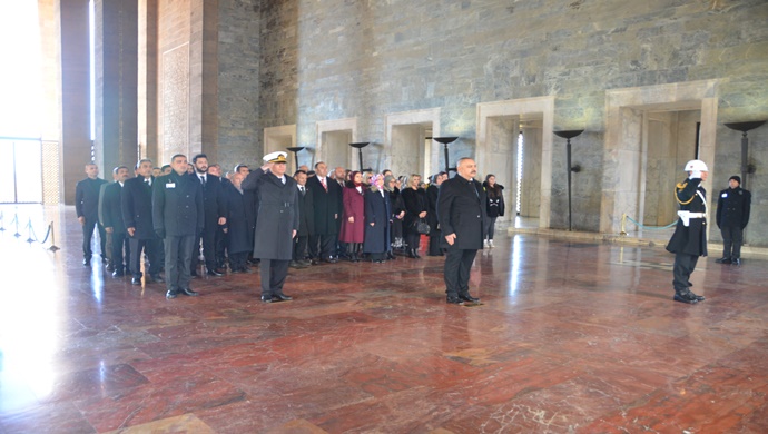 TÜMKUV GENEL BAŞKANI DR. FATİH ŞİMGA ATATÜRK’ÜN MOZOLESİNE ÇELENK BIRAKTI