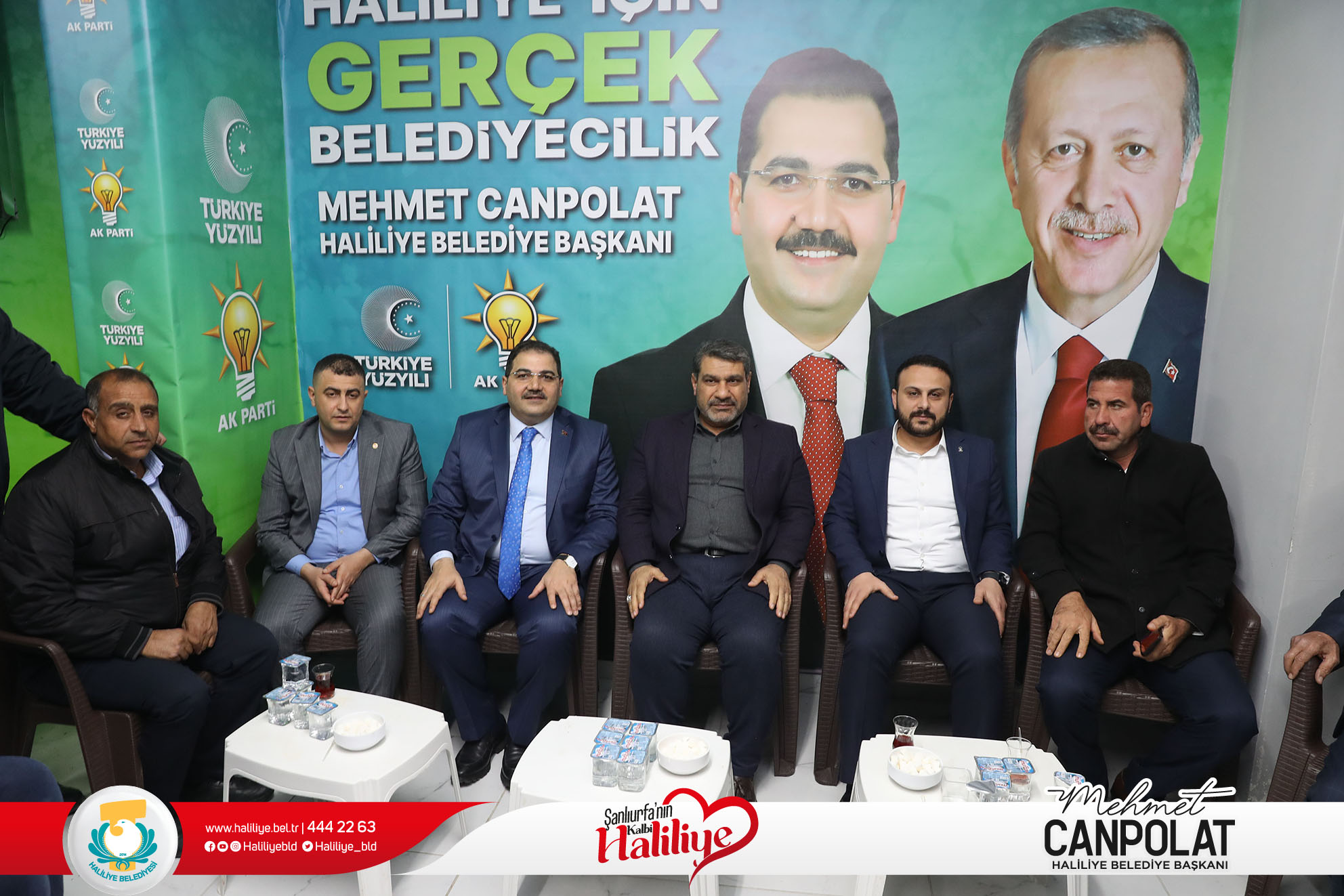 Bir 7 kişi ve şunu diyen bir yazı 'AK PARTI TURKIYE YUZYILI AK PARTI TURKIYE YUZYILI NALILI - GERÇEK BELEDİYECİLİK MEHMET CANPOLAT HALİLİYE BELEDİYE BAŞKANI TURKIYE YUZYIL C TURKIYE PUZYILI AK PARTI AK www. www.hali.iue.tel.ir| lii www.hal.iyeteLir)4442263 w.haliiu lijue.teLtr 44 22 63 nO@HdU.yetdOhtije_dia f0e fo@Heli.yebld l.uebld OHaliline_ bld HRAM RAMHRLIDHSO Sankurfainn Haliliye mm mehmet CANPOLAT HALİLİYE HALILIVEBELEDİYEBASKANI BELEDİYE BAŞKANI' görseli olabilir