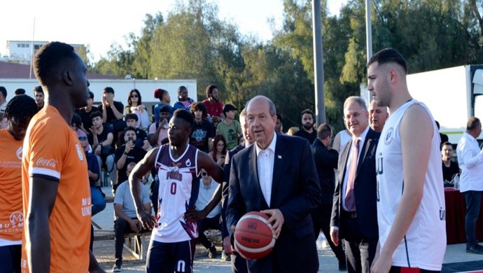 Cumhurbaşkanı Ersin Tatar, Kuzey Kıbrıs Üniversiteleri Federasyonu ve Türkiye Üniversiteleri Spor Federasyonu himayelerinde düzenlenen Ünifest’in açılış törenine katıldı