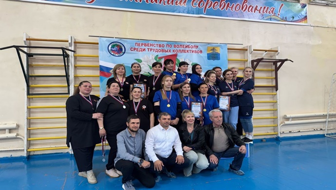 Birleşik Rusya’nın desteğiyle Kizlyar’da işçi kolektifleri voleybol turnuvası düzenlendi