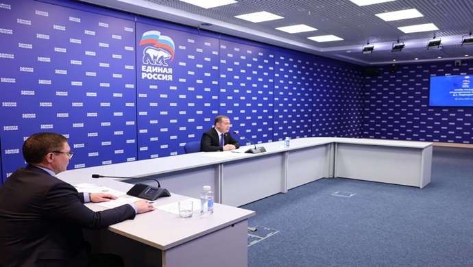 Dmitri Medvedev: Birleşik Rusya en iyi belediye milletvekilleri için teşvikler geliştirecek