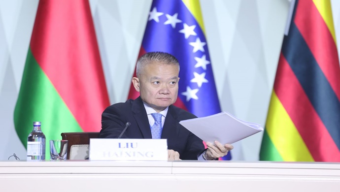 Liu Haixing: Birleşik Rusya ve Ulusların Özgürlüğü İçin! Hareketi’nin tüm katılımcılarının ortak çabaları sayesinde, çeşitli ülkelerdeki siyasi partiler arasında yapıcı diyalog için yararlı bir platform haline geldi