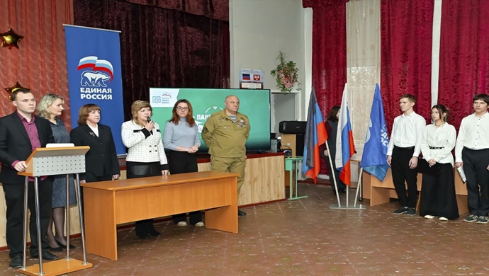 «Единая Россия» открыла в ДНР Парту Героя в память о журналистах-военкорах, участвовавших в СВО