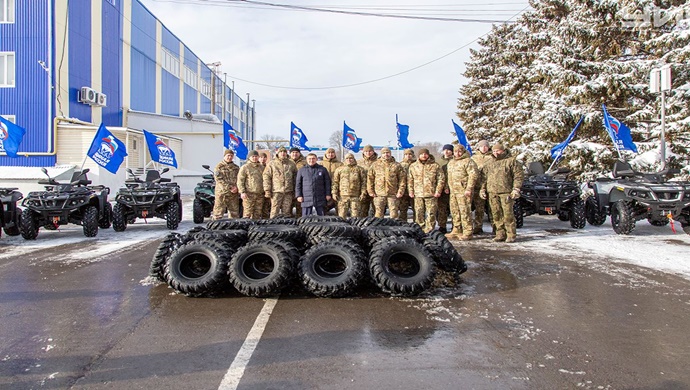«Единая Россия» и фонд «Ветераны специальной военной операции и контртеррористических операций» из Екатеринбурга передали партию техники бойцам СВО в Ростовской области