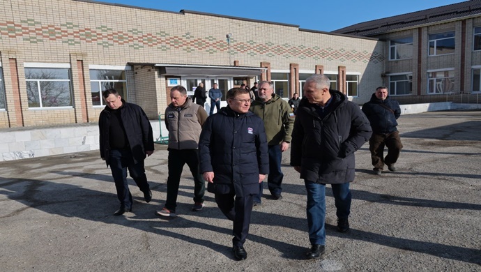 Vladimir Yakushev, Birleşik Rusya’nın Kherson bölgesindeki halk programı tesislerinin yeniden inşasının yüksek kalitesine dikkat çekti