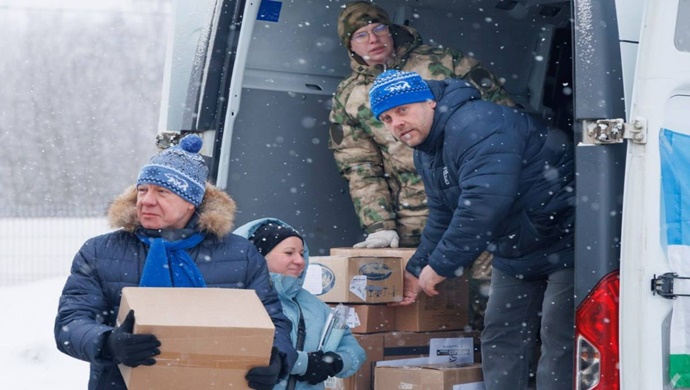 Транспорт, оборудование и детские письма: «Единая Россия» продолжает масштабную помощь участникам СВО