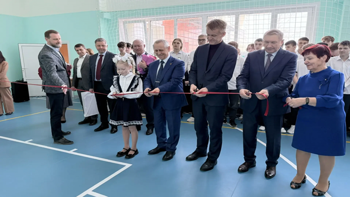 По народной программе «Единой России» в посёлке Котельский Ленинградской области после капремонта открыли школу